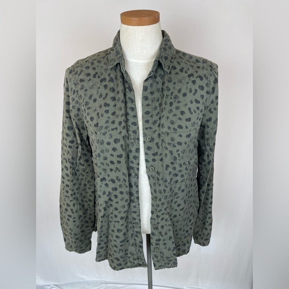 Bella dahl  olive green leopard print long sleeve button down blouse Size S